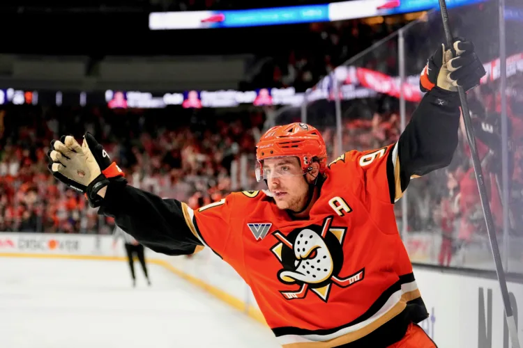 Hockey players cashing in on NHL’s rising revenues